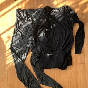 Gap body maternity - 2 black shirts, 1 grey leggings